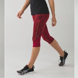Lululemon Vent It Out Crop, size 6